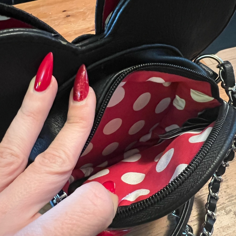 Loungefly Minnie Mouse Black and Red Crossbody Bag - Picture 3 of 3
